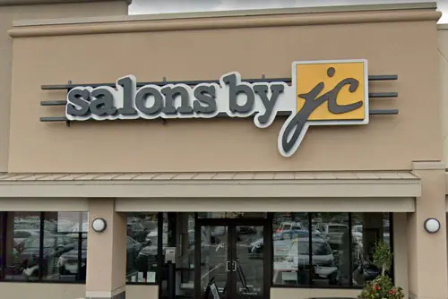 Front entrance of Salons by JC building in Edina, MN where Accelerate Wellness is located